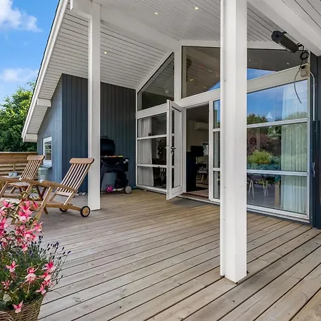 Holiday home Rise - 600m From The Sea By Interhome